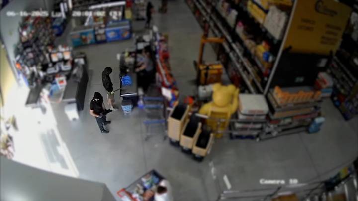 Desarticulada una banda que atracaba con fusiles y machetes falsos los supermercados en Málaga