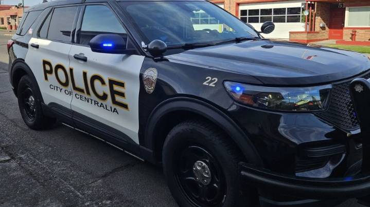 Centralia detective shoots suspect accused of threatening train crew