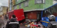 En video quedó choque de bus del Sitp y un camión de gaseosas, en Bogotá: siete personas resultados heridas