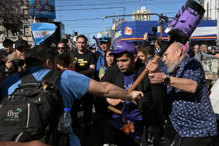 Hay dos detenidos por la agresión a Milei en Lomas de Zamora: quiénes son