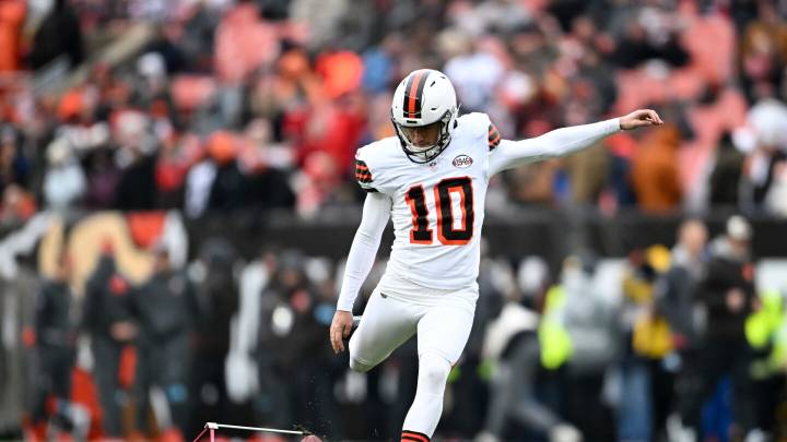 Dolphins to sign K Riley Patterson to practice squad, will elevate him for first three games