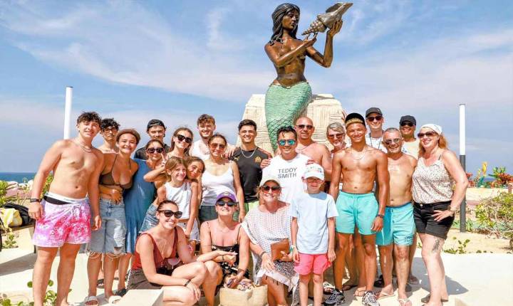 Isla Mujeres celebra el éxito de la nueva escultura “Mujer Isleña” en su primer día