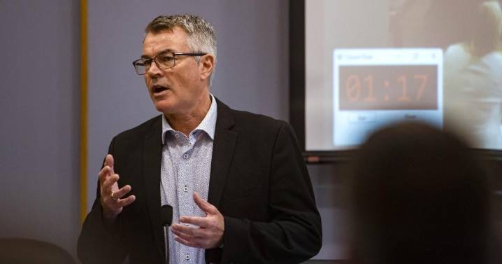 Niagara Falls councillor in the wrong when he spoke to criminal charge against him: complainant