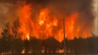 Los incendios en la costa oeste de EE.UU. siguen fuera de control pese a labor de contención