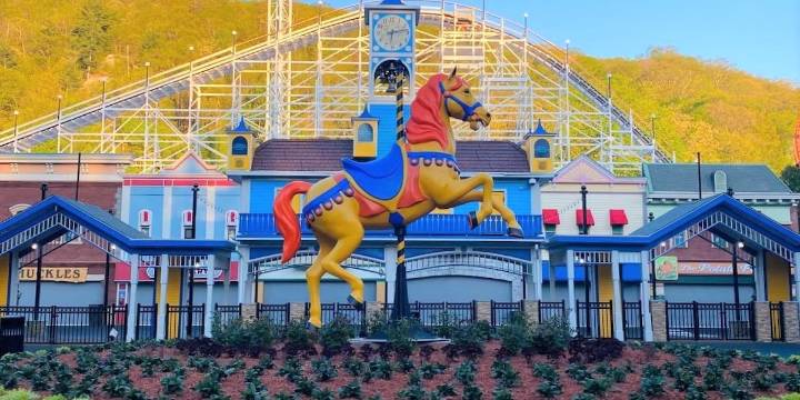 Lake Compounce ending Holiday Lights event after 2025 season