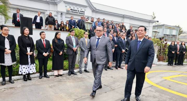 Juan José Santiváñez | Eduardo Arana lo presenta y da la bienvenida a su gabinete como ministro de Justicia y Derechos Humanos 