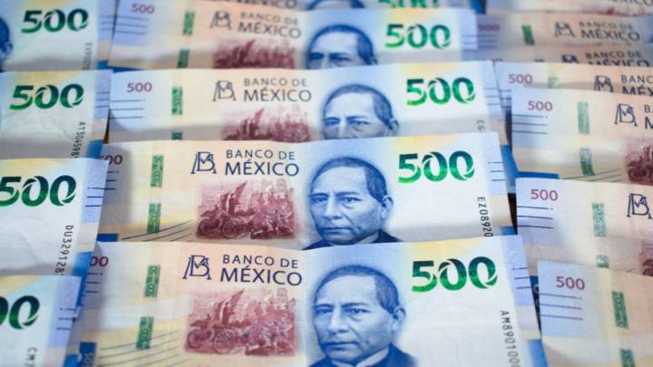 Peso mexicano avanza por debilidad del dólar y cierra una semana de ganancias