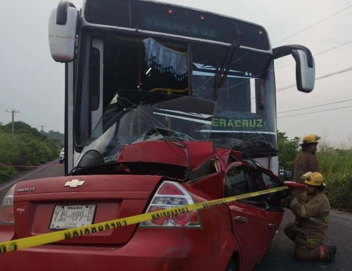 Cinco muertos, entre ellos tres menores, en accidente carretero en Veracruz