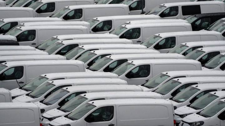 Electric van grants of up to £5,000 extended until 2027