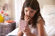 Analizaron a 100.000 jóvenes. Un estudio detalla el impacto negativo por tener celular antes de los 13 años