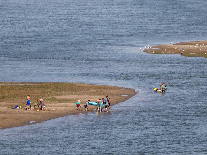 Heat warnings span Alberta, parts of Saskatchewa, highs above 30 C