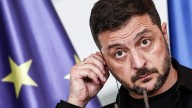 Zelenski se reunirá este lunes con Trump e insiste en un formato trilateral