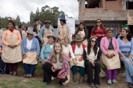 Eva Paliouras, la jinete peruana de 17 años que empodera a mujeres andinas desde EE.UU.