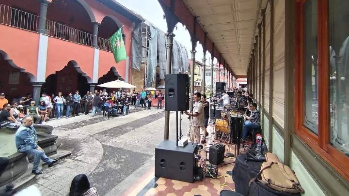 Stacatto Band puso a cantar y bailar a los orizabeños con presentación en el Jardín del Arte