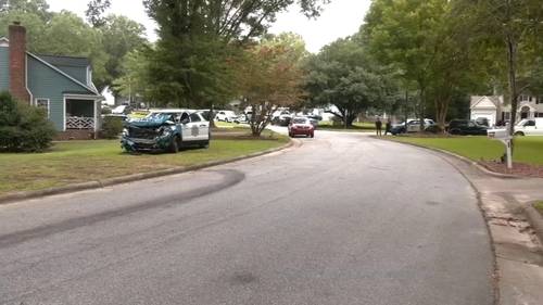 Raleigh police officer hurt in crash responding to car break