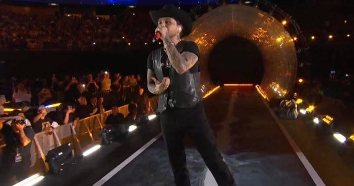 Christian Nodal canta en Supernova 2025 y lo humillan gritando el nombre de Cazzu