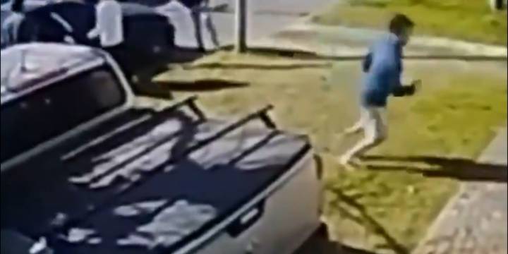 Terror a la salida de una pijamada en una casa de Bernal: el video del robo de un BMW