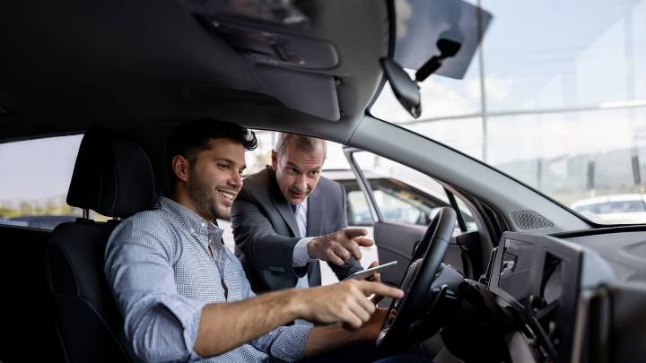 Comprar carro en concesionario o importarlo con un particular: ¿qué riesgos se pueden correr?