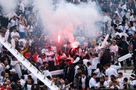 Hincha de Colo Colo muere tras caer del techo del Estadio Monumental durante el Superclásico