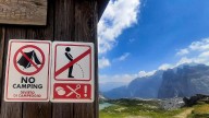 ¿Quién dijo que una señal de tráfico no puede ser sexy o tener sentido del humor?