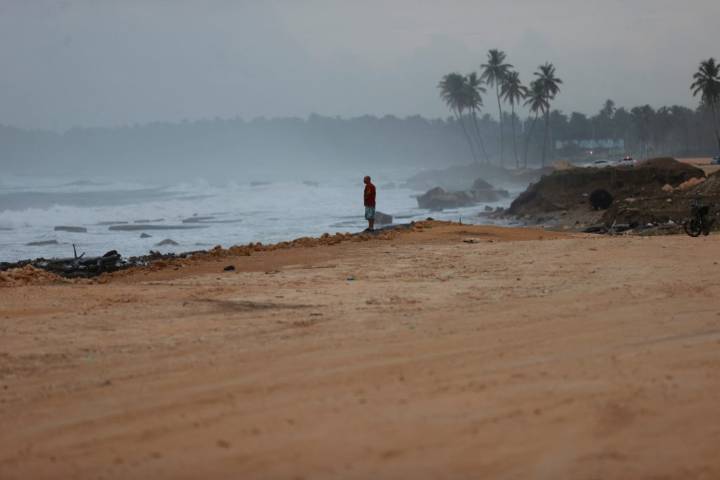 Category 3 Hurricane Erin forces evacuations on North Carolina's Outer Banks