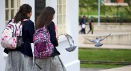 Reglas obligatorias en colegios públicos de El Salvador buscan generar orden en las instituciones: ¿en Colombia ya se aplican?