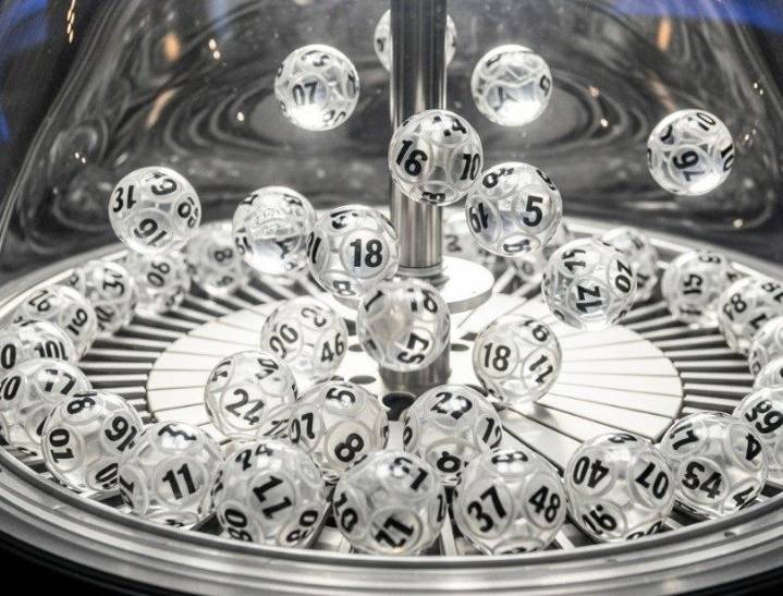 $950 million Powerball jackpot up for grabs Saturday