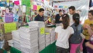 Padres de familia a la caza de precios bajos