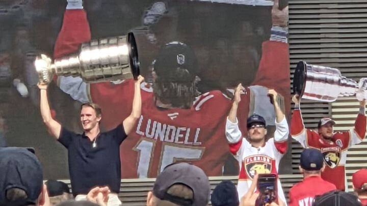 Lundell takes Stanley Cup to amusement park in Finland