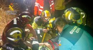 Rescatan a un vecino de Serradilla accidentado en una zona de difícil acceso
