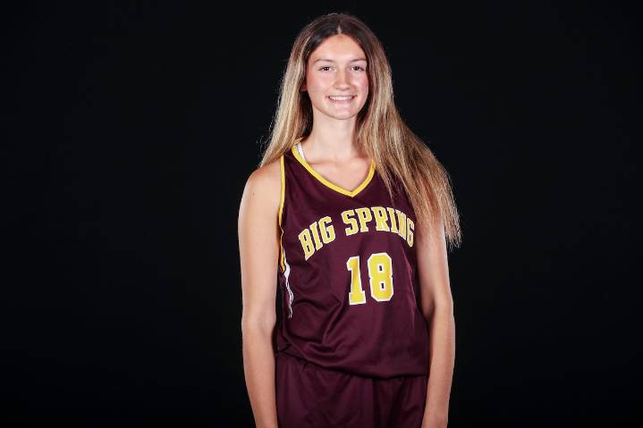 Big night for Sophia Gracey leads Big Spring field hockey past Middletown