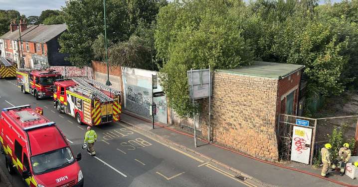 Police cordon off Nottingham road after fire engines called to blaze in derelict building
