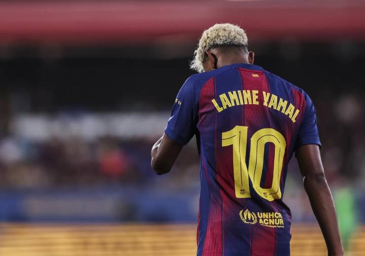 Nicki Nicole disfruta del partido de Lamine Yamal junto a la familia del futbolista