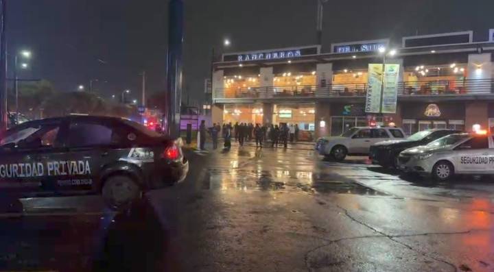Investigan balacera en restaurante de Toluca