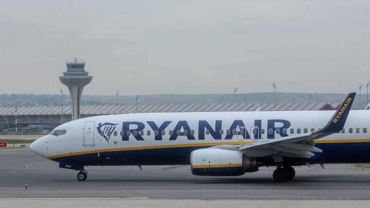 ”Pensé que era una fuga química” un vuelo a Fuerteventura se convierte en una pesadilla por el olor de unos pies descalzos