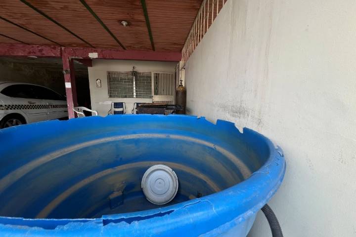 Vecinos de la calle Quiriquire en Fundemos reportan nuevamente fallas de agua