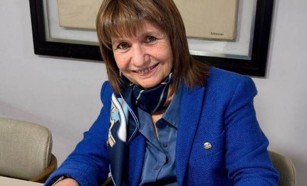 Bullrich firmó su candidatura a senadora nacional de LLA: "Próxima batalla"