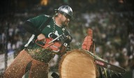 ‘Timber Joey’, el leñador del Portland que corta un tronco con una motosierra cada que meten gol