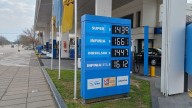 Tras varios aumentos, la nafta bajó cuatro pesos: el litro de súper quedó en $1.439