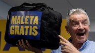Ryanair sube la recompensa a sus empleados por detectar maletas de mano fuera de norma
