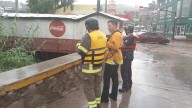 Buscan a desaparecido tras lluvias en Nogales; colaboran bomberos de Sonora y Arizona