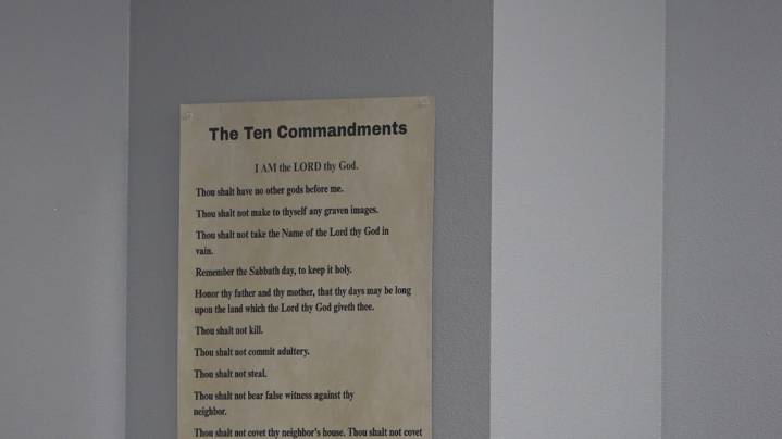 Southeast Texas schools react as judge temporarily blocks Ten Commandments law in some schools