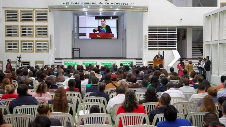 Laura Artemisa reconoce responsabilidad de maestros del nivel medio superior en Puebla
