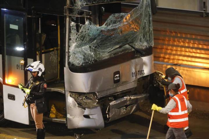 Choque en Metropolitano: “Sentí un golpe, volé y caí sobre personas que estaban en el suelo”, relata pasajero