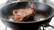 Los carniceros alertan sobre el error que cometemos todos al freír la carne con aceite