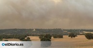 Un incendio de vegetación en Tres Cantos (Madrid) se acerca a las viviendas