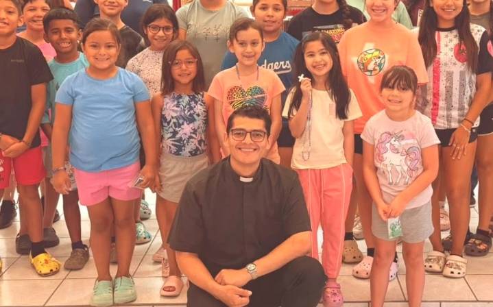 Catholic priest forced to leave Texas amid visa backlog and residency denial