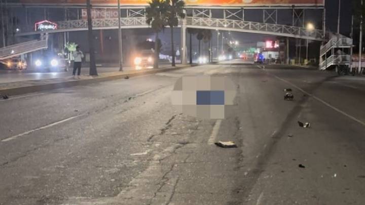 Motociclista muere de manera instantánea al chocar contra camión en V. Carranza, Saltillo; manejaba a exceso de velocidad