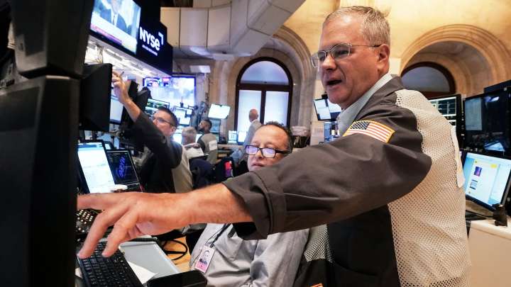 Dow soars more than 900 points after Fed hints at interest rate cuts