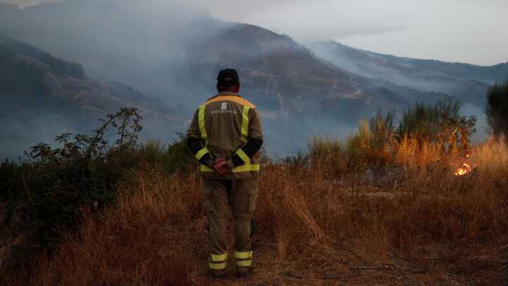 Incendios en España hoy, última hora en directo | Asturias evacúa seis pueblos ante la gravedad y rapidez del nuevo incendio de Ibias